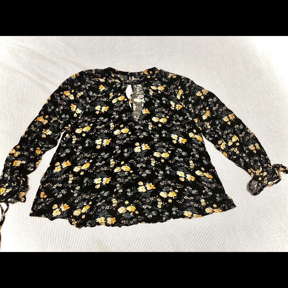Adorable floral top